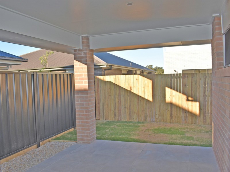 8 Miner Crescent, Pallara QLD 4110