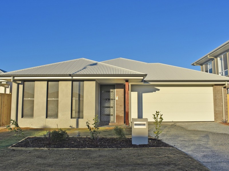 8 Miner Crescent, Pallara QLD 4110