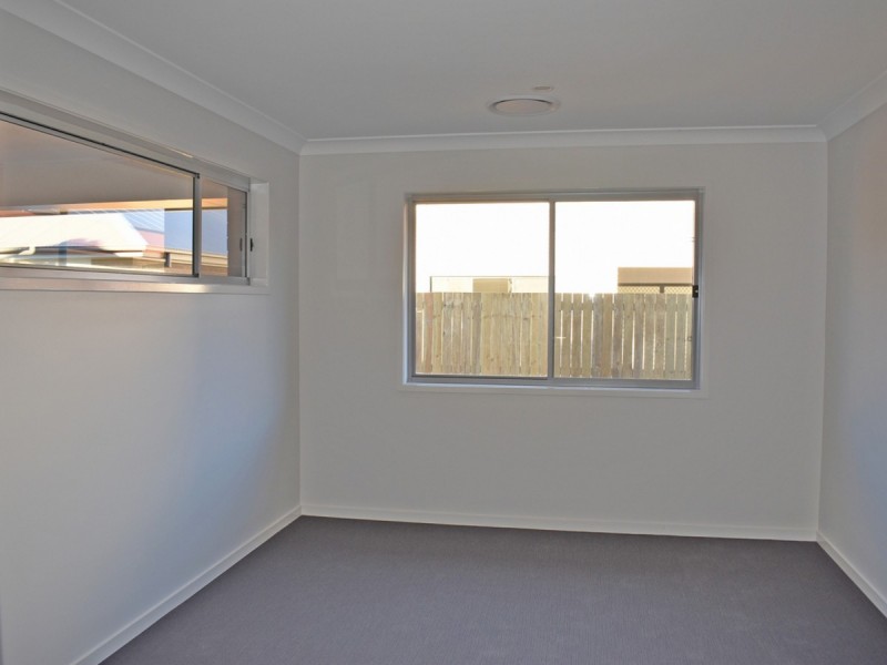 8 Miner Crescent, Willawong QLD 4110