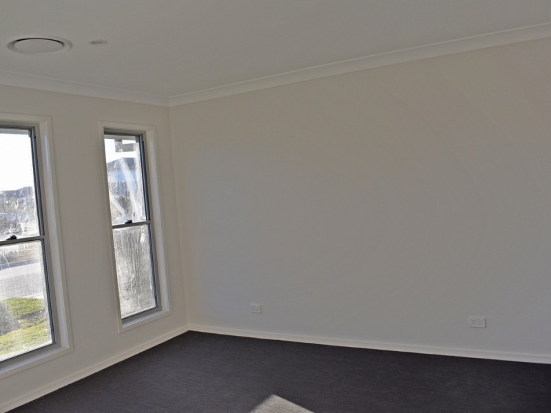 8 Miner Crescent, Willawong QLD 4110