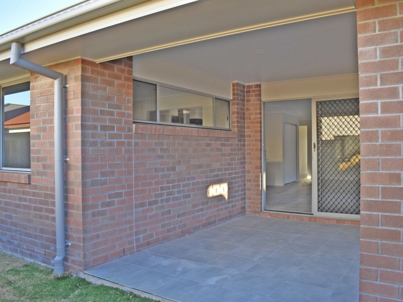 8 Miner Crescent, Willawong QLD 4110