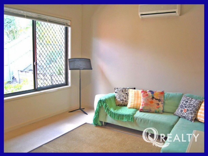 27 Amberelle Place, Chapel Hill QLD 4069