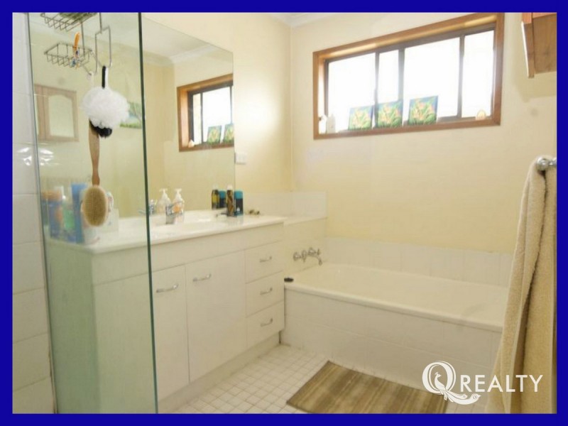 7 Paringa Court, Hillcrest QLD 4118