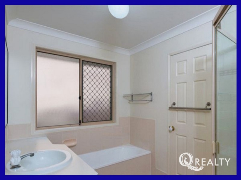 8 Lawson Place, Forest Lake QLD 4078