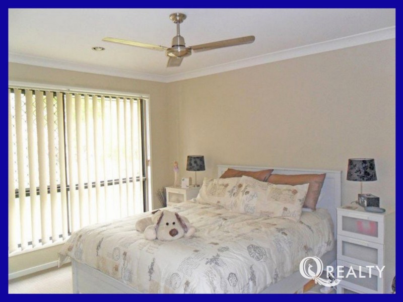 4 Parkside Place, Forest Lake QLD 4078