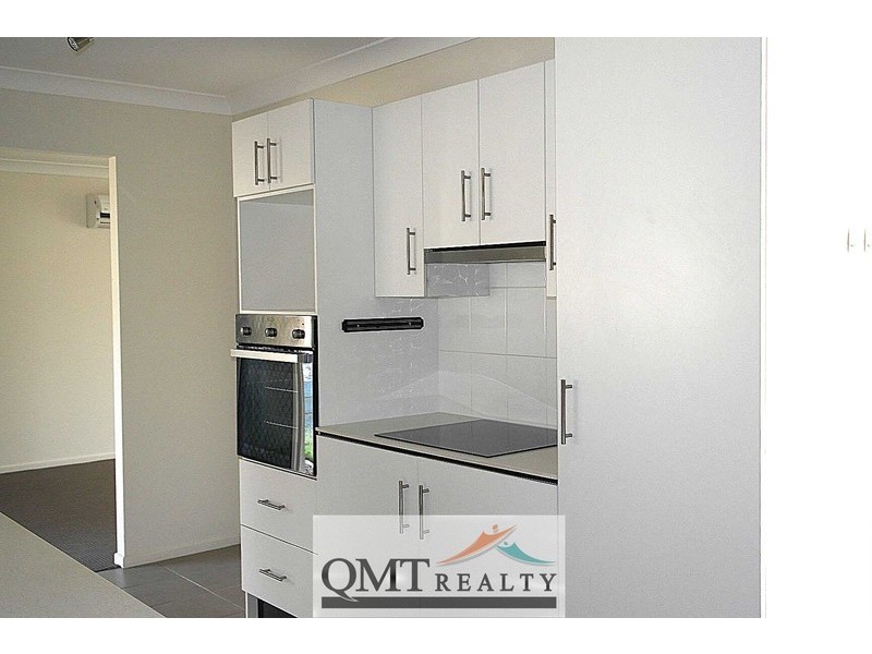 10 Eric Drive, Blackstone QLD 4304