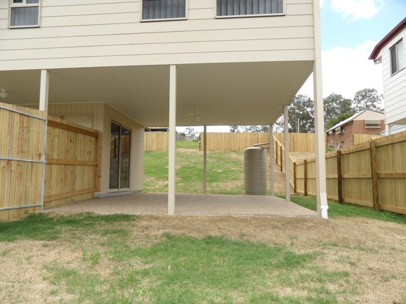 98 High Street, Blackstone QLD 4304