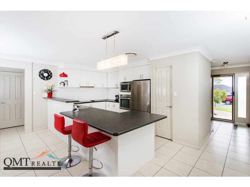 27 Bobbie Street, Parkinson QLD 4115