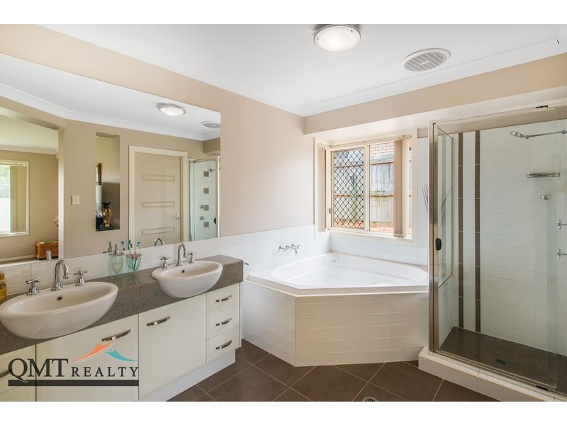 32 Watarrka Drive, Parkinson QLD 4115