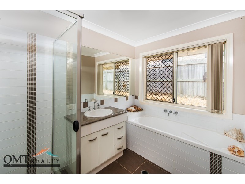 32 Watarrka Drive, Parkinson QLD 4115