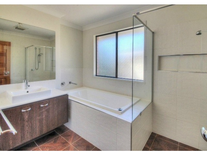 105 Jubilee Avenue, Forest Lake QLD 4078