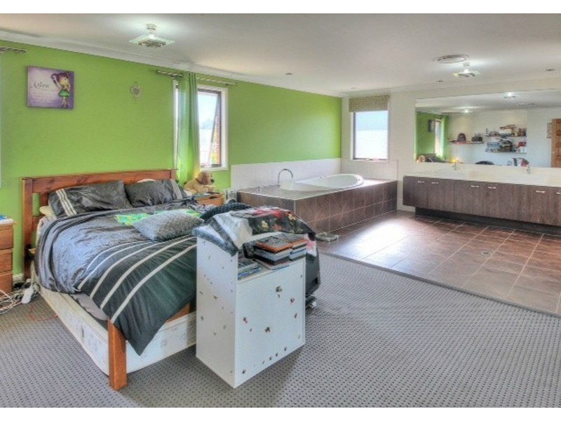 105 Jubilee Avenue, Forest Lake QLD 4078