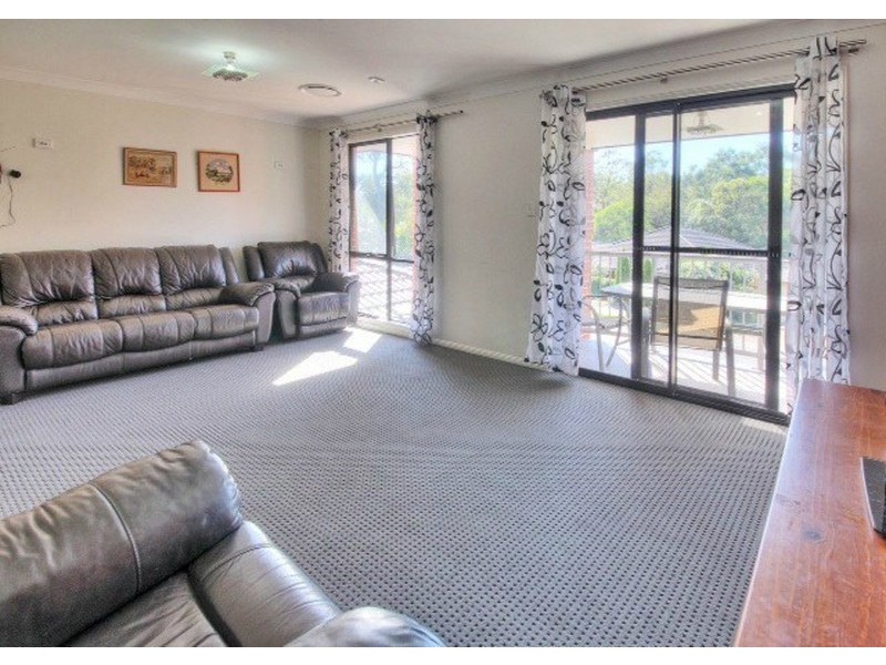 105 Jubilee Avenue, Forest Lake QLD 4078