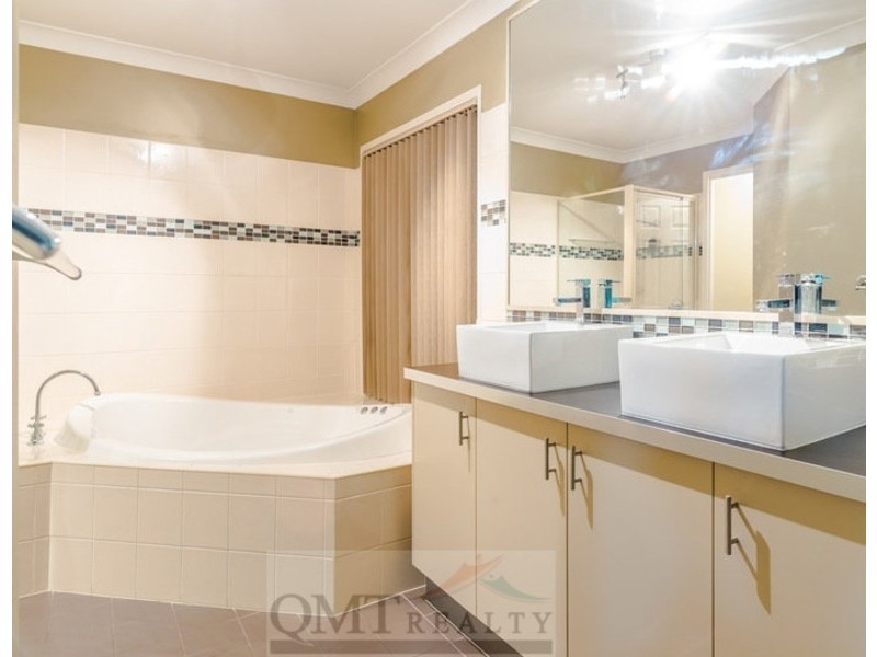 9 Naracoorte Place, Parkinson QLD 4115