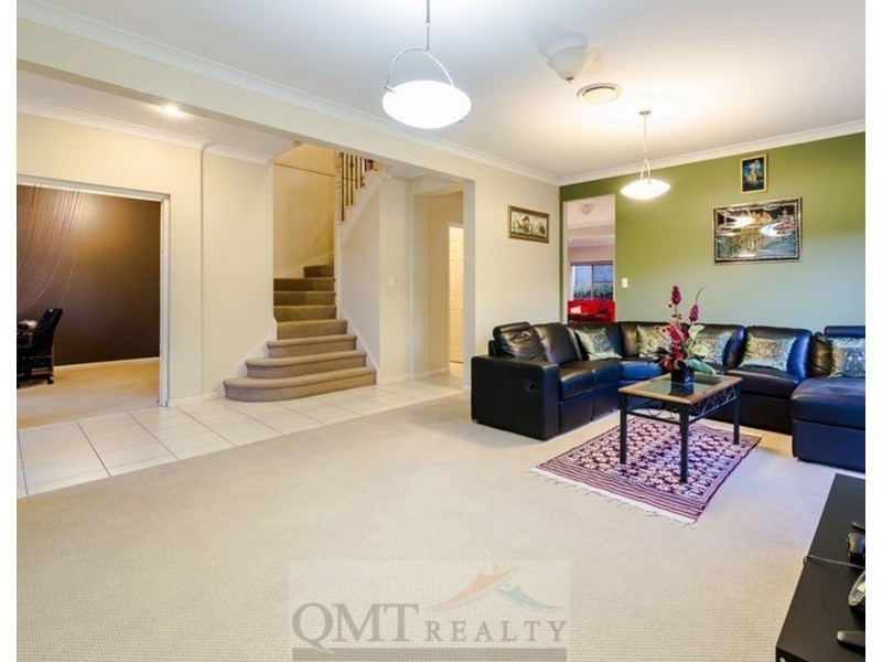 9 Naracoorte Place, Parkinson QLD 4115