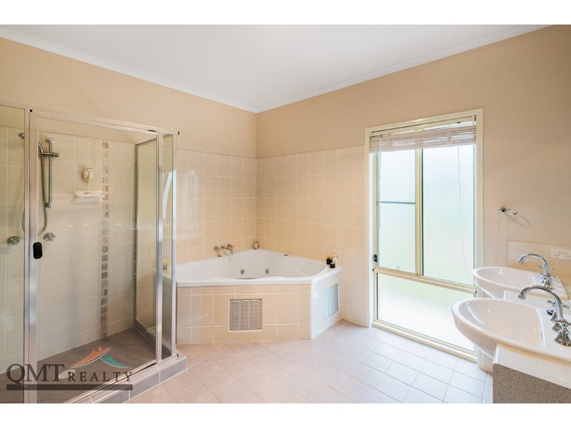 9-11 Waterdragon Court, New Beith QLD 4124