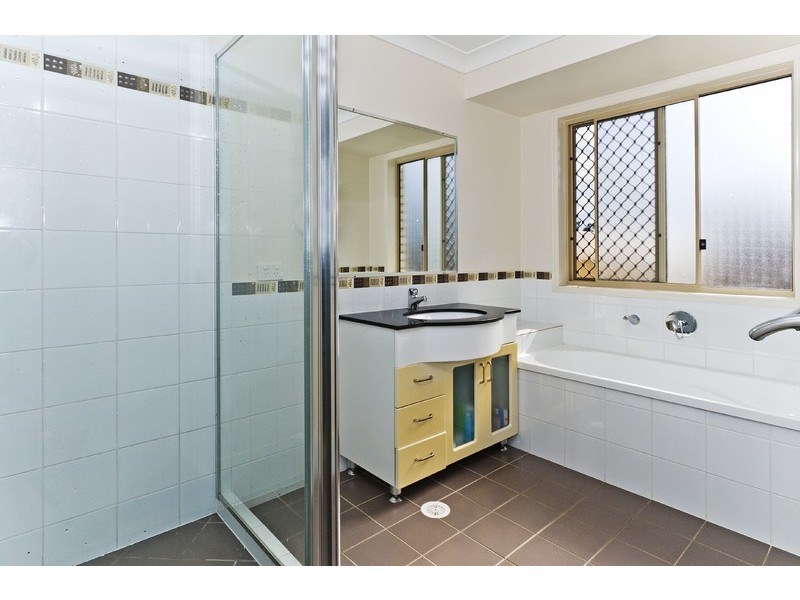 14 Benjamin Court, Yamanto QLD 4305