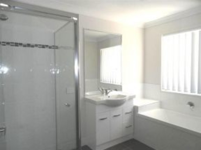 221 Eagle Street, Collingwood Park QLD 4301