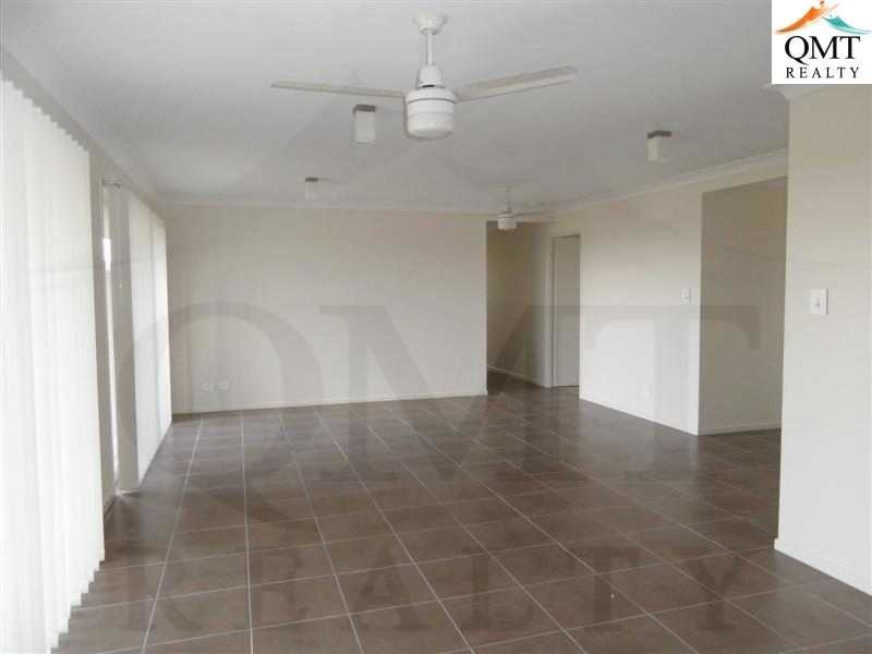 1 Petal Place, Yamanto QLD 4305