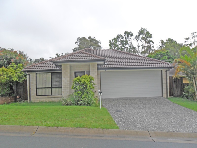 4 Parkside Place, Forest Lake QLD 4078