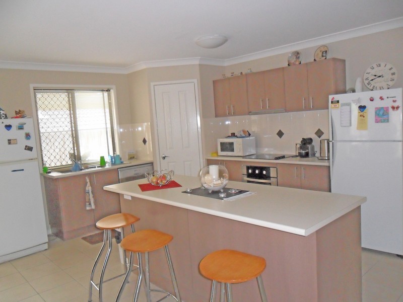 4 Parkside Place, Forest Lake QLD 4078