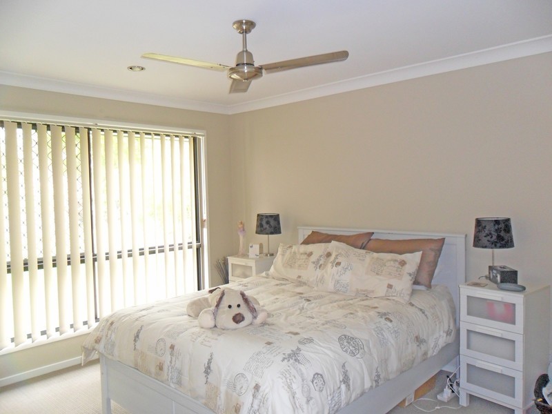 4 Parkside Place, Forest Lake QLD 4078