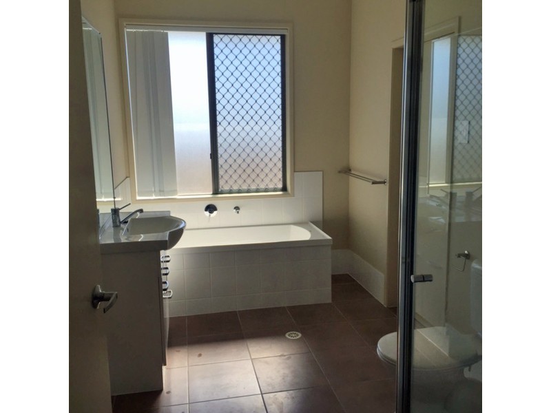 5 Lilly Court, Yamanto QLD 4305