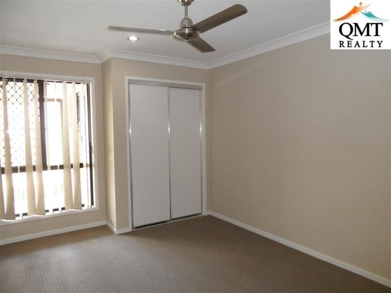 4 Parkside Place, Forest Lake QLD 4078