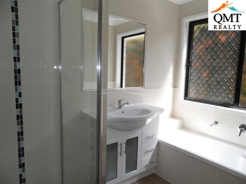 4 Parkside Place, Forest Lake QLD 4078