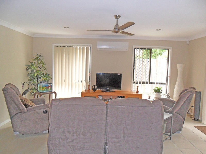 4 Parkside Place, Forest Lake QLD 4078