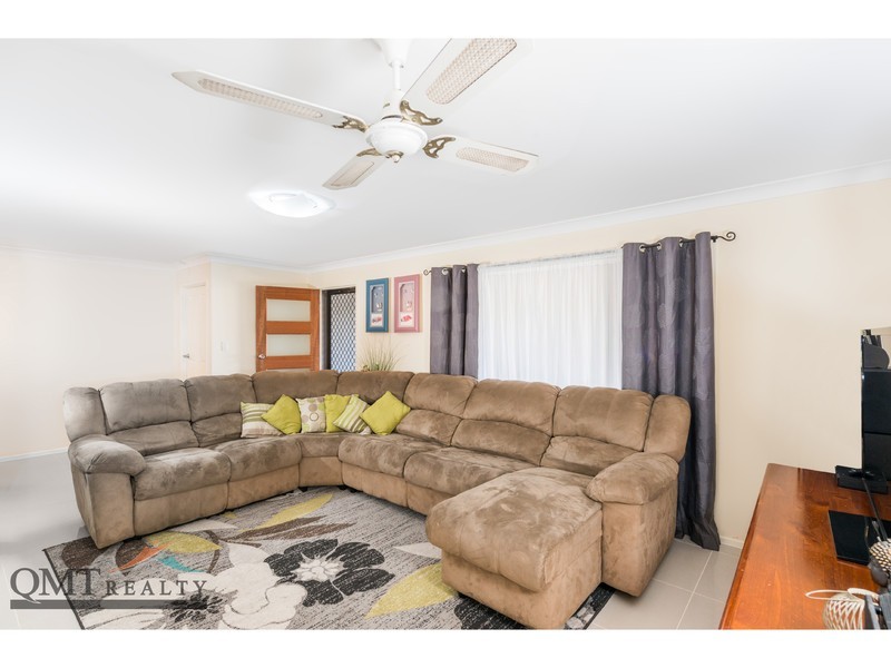 8 Helmet Court, Hillcrest QLD 4118