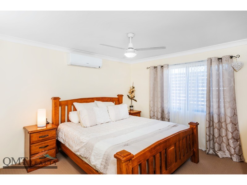 8 Helmet Court, Hillcrest QLD 4118