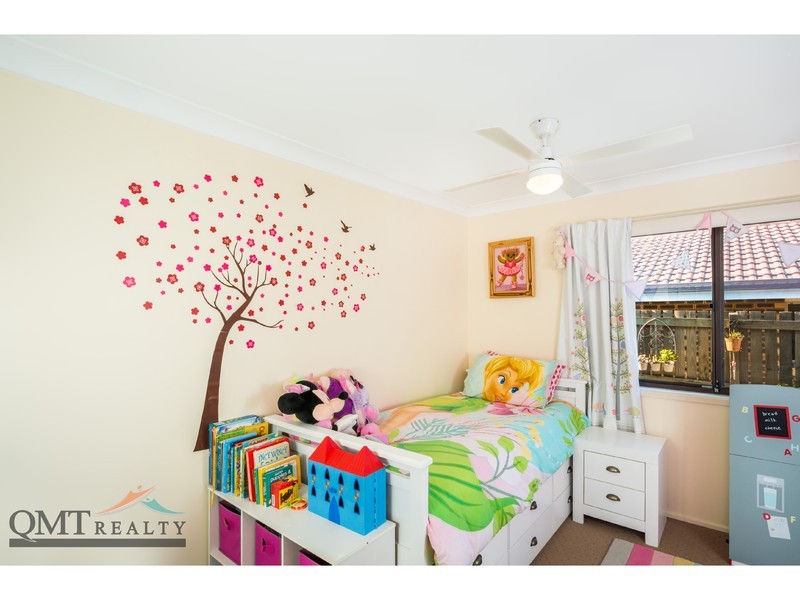 8 Helmet Court, Hillcrest QLD 4118