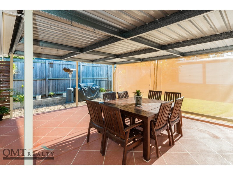 8 Helmet Court, Hillcrest QLD 4118