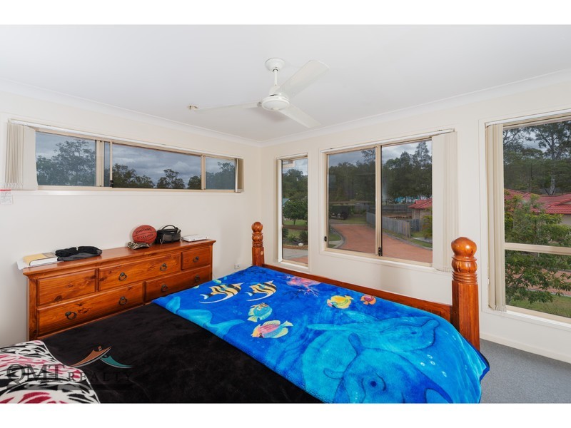 24 Mountain View Crecent, Mount Warren Park QLD 4207