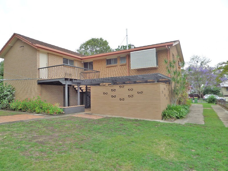 37 Caroline Street, Riverview QLD 4303