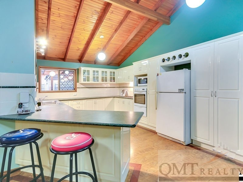 6 Truman Court, Stretton QLD 4116