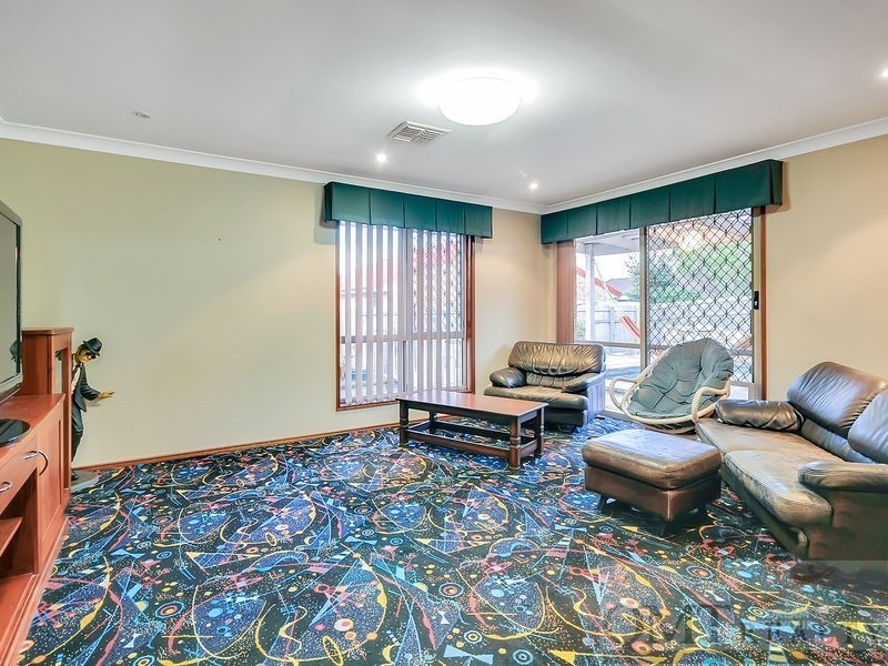6 Truman Court, Stretton QLD 4116