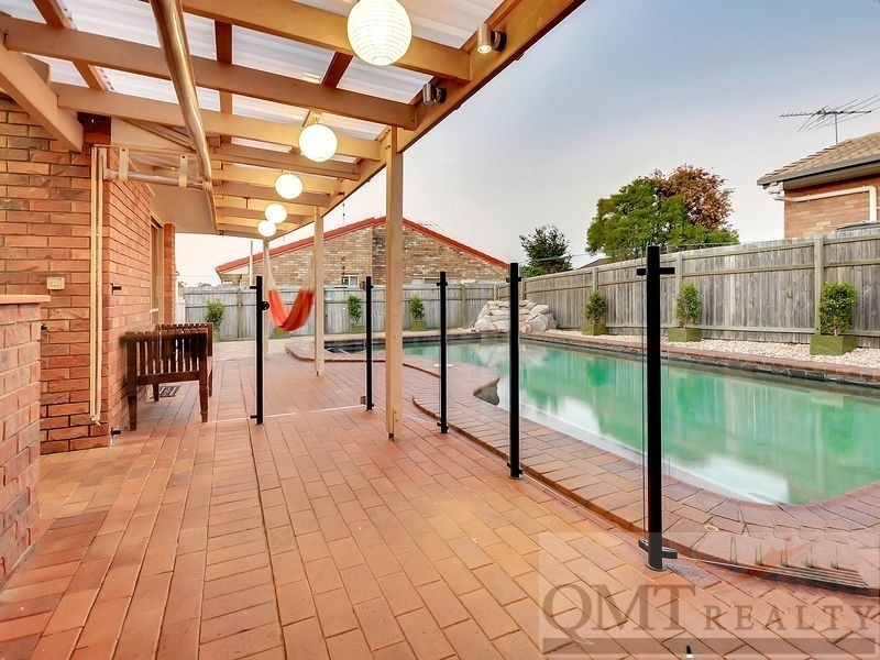 6 Truman Court, Stretton QLD 4116