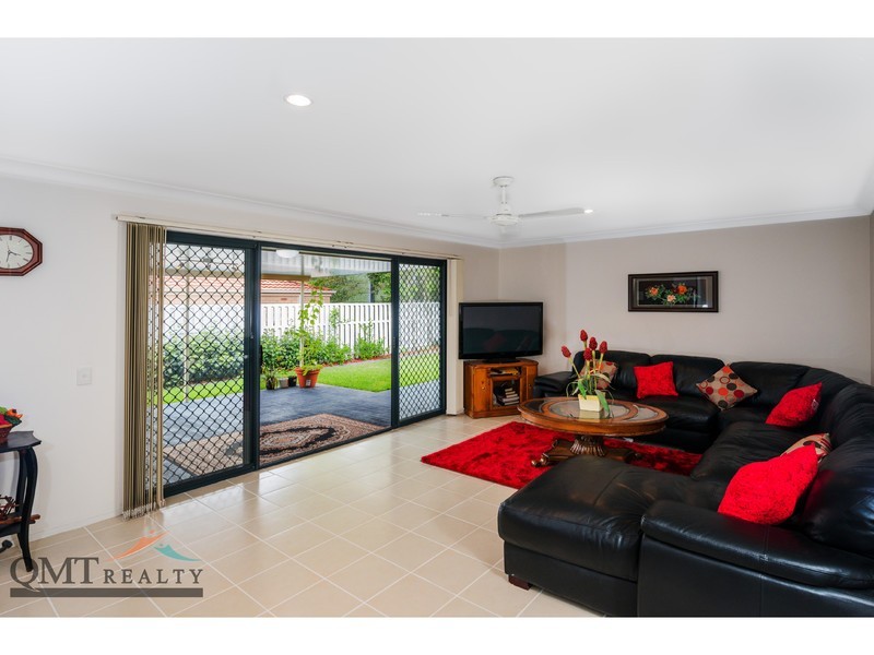 8 Mapelton Circuit, Parkinson QLD 4115