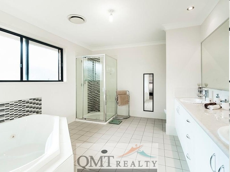11 Justin Close, Parkinson QLD 4115