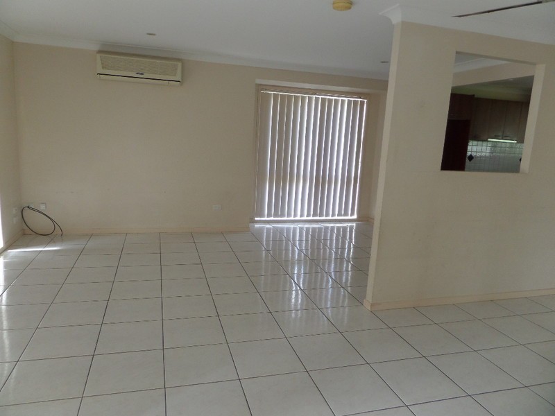10 letitia Street, Regents Park QLD 4118