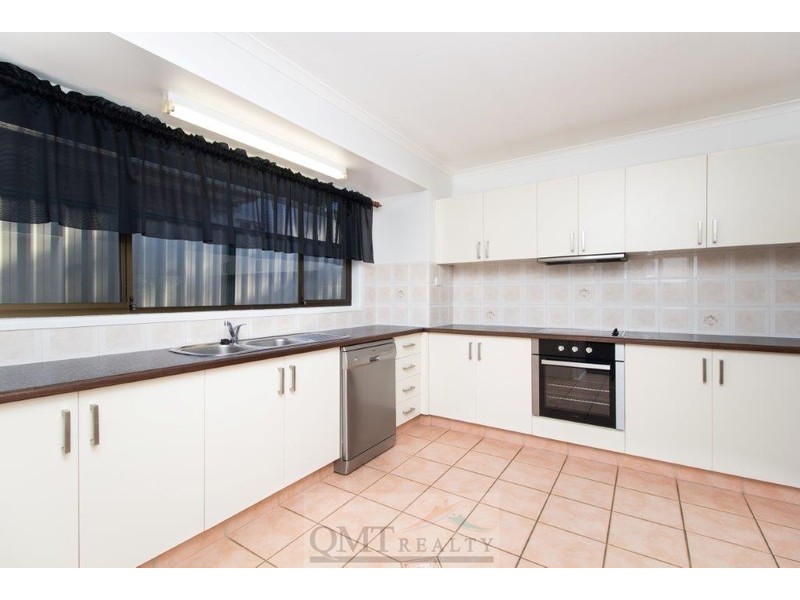 28 Seaton Street, Hillcrest QLD 4118