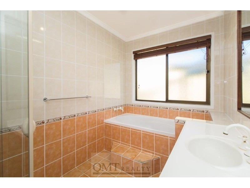 28 Seaton Street, Hillcrest QLD 4118