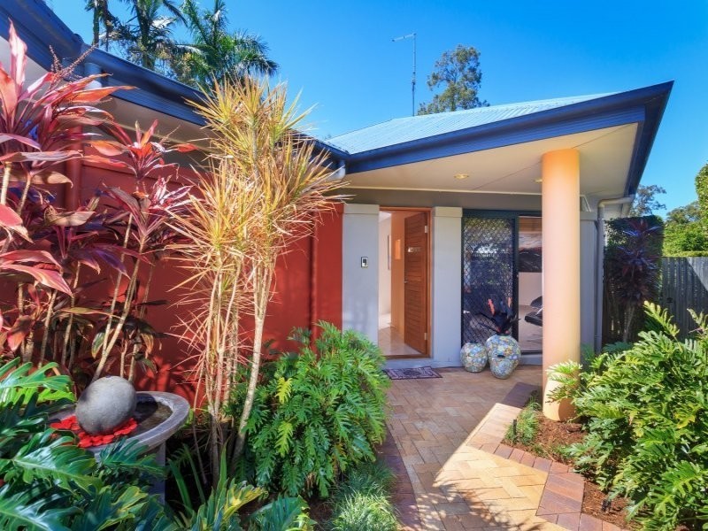 27 Amberelle Place, Chapel Hill QLD 4069