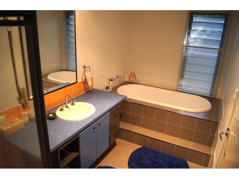 27 Amberelle Place, Chapel Hill QLD 4069