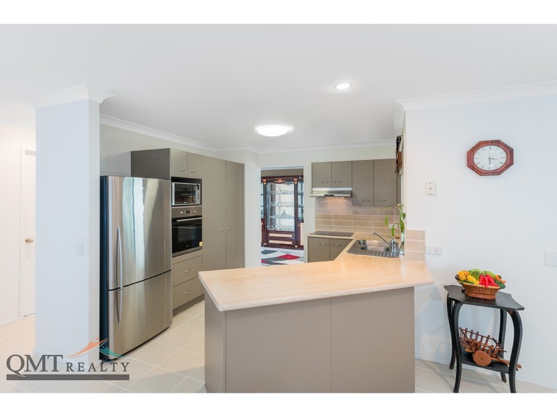 8 Mapelton Circuit, Parkinson QLD 4115