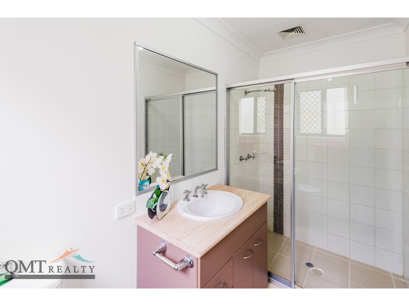 8 Mapelton Circuit, Parkinson QLD 4115