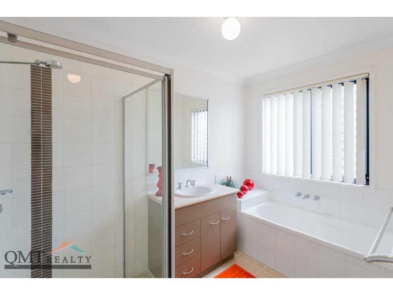 8 Mapelton Circuit, Parkinson QLD 4115