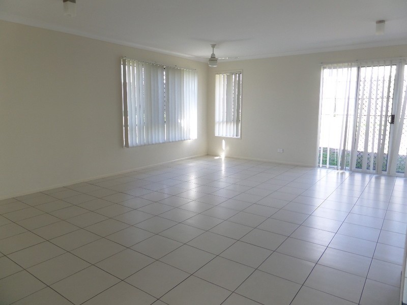 17 Iris Court, Yamanto QLD 4305